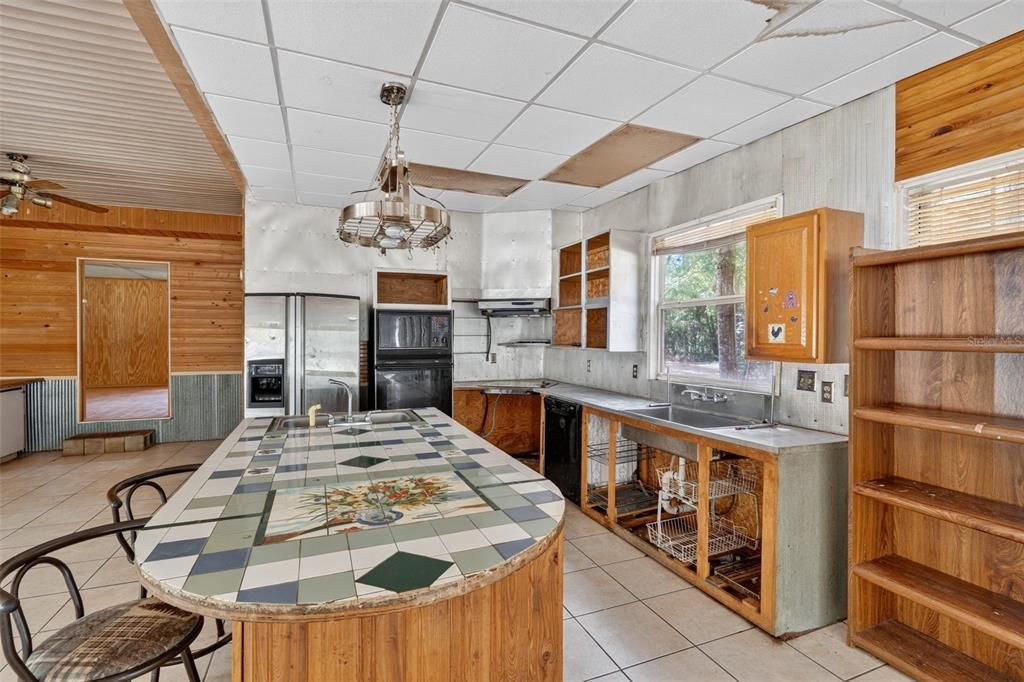 For Sale: $275,000 (2 beds, 1 baths, 2263 Square Feet)