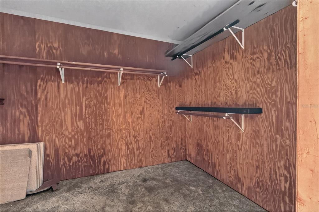 For Sale: $275,000 (2 beds, 1 baths, 2263 Square Feet)