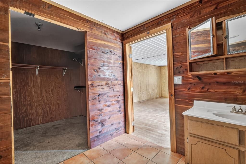 For Sale: $275,000 (2 beds, 1 baths, 2263 Square Feet)