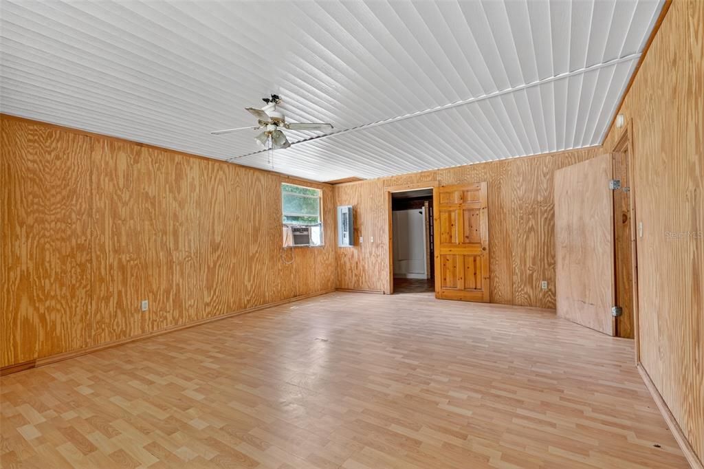 For Sale: $275,000 (2 beds, 1 baths, 2263 Square Feet)