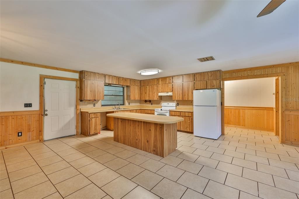 待售: $315,000 (2 贝兹, 2 浴室, 1422 平方英尺)