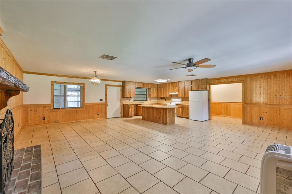 待售: $315,000 (2 贝兹, 2 浴室, 1422 平方英尺)