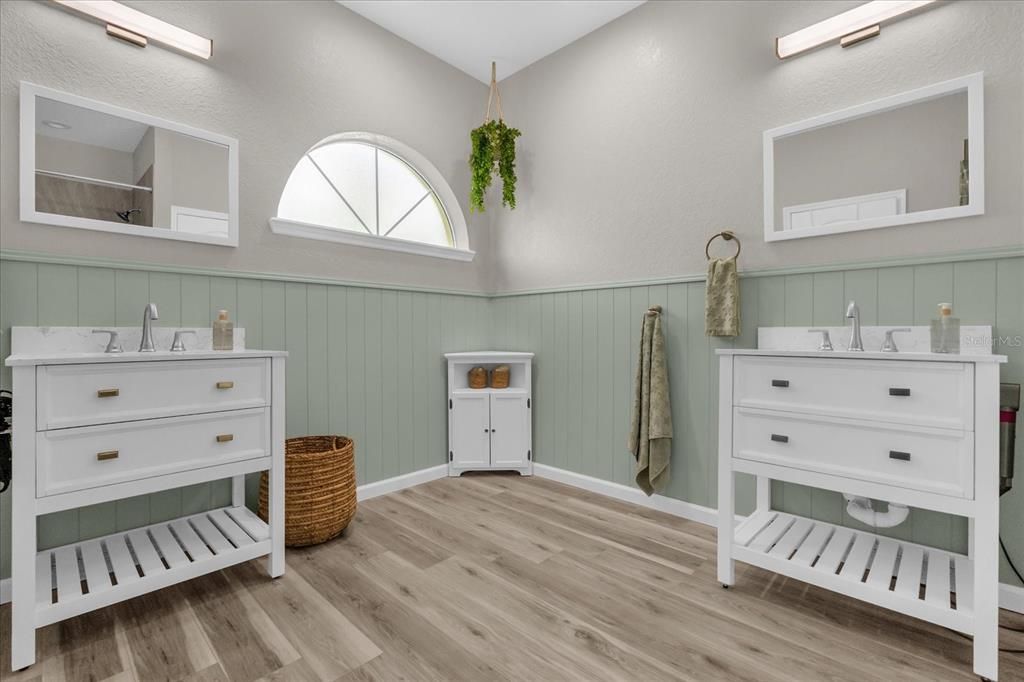 For Sale: $285,000 (2 beds, 2 baths, 1265 Square Feet)