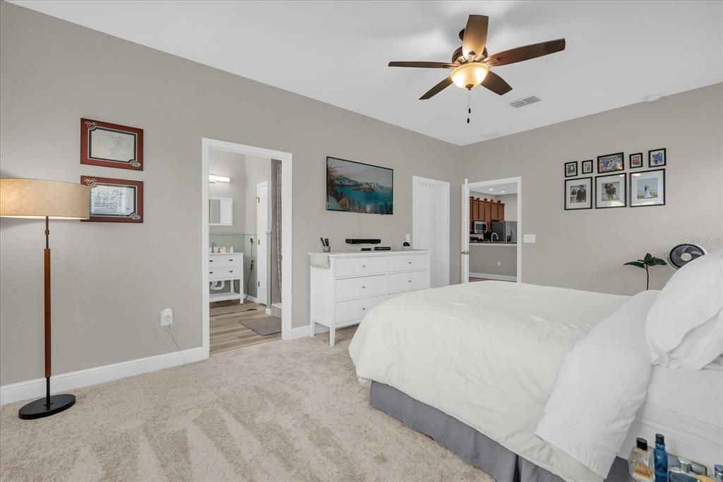 For Sale: $285,000 (2 beds, 2 baths, 1265 Square Feet)