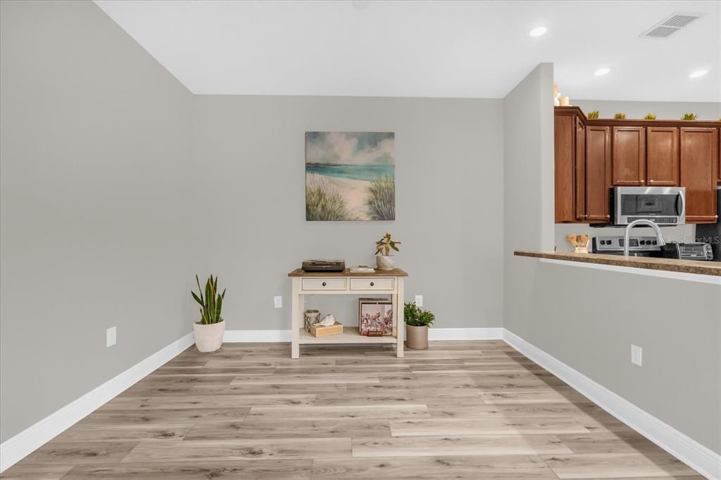 For Sale: $285,000 (2 beds, 2 baths, 1265 Square Feet)