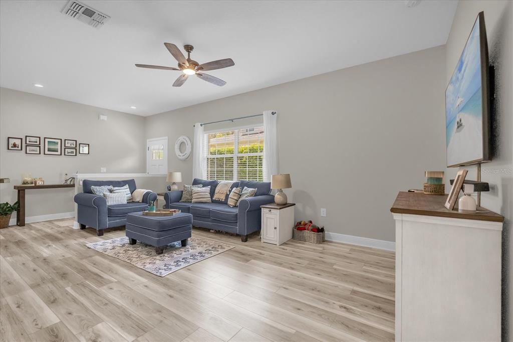 For Sale: $285,000 (2 beds, 2 baths, 1265 Square Feet)