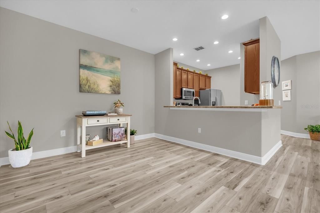 For Sale: $285,000 (2 beds, 2 baths, 1265 Square Feet)