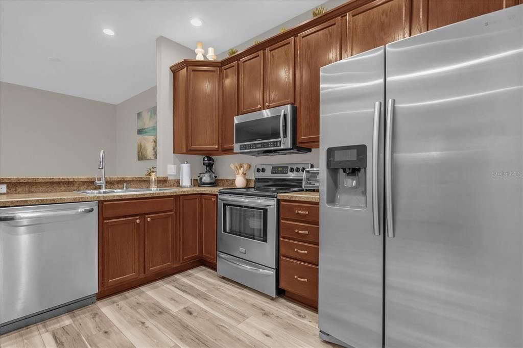 For Sale: $285,000 (2 beds, 2 baths, 1265 Square Feet)