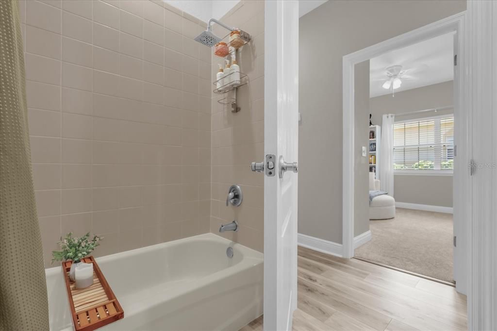 For Sale: $285,000 (2 beds, 2 baths, 1265 Square Feet)