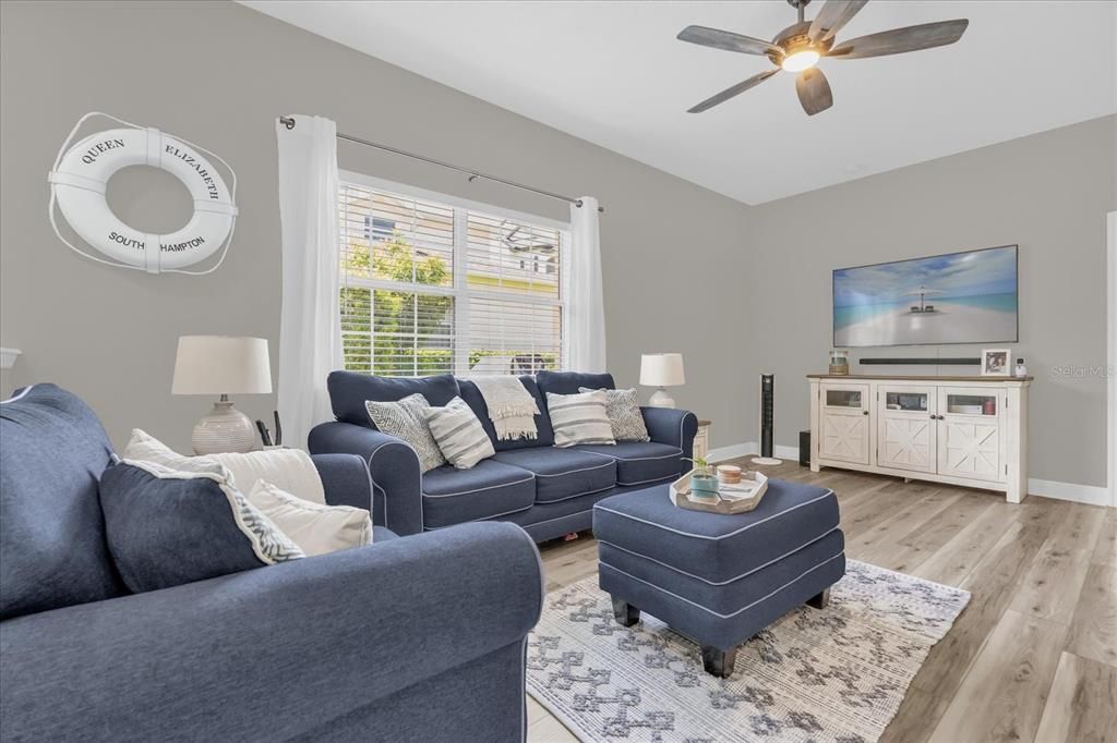 For Sale: $285,000 (2 beds, 2 baths, 1265 Square Feet)