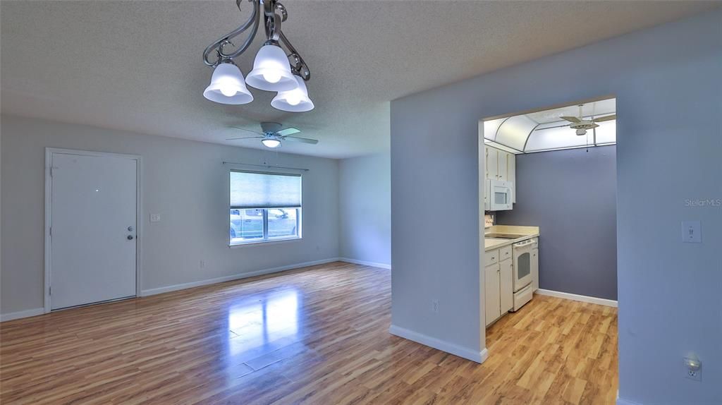 For Sale: $255,000 (2 beds, 2 baths, 1220 Square Feet)