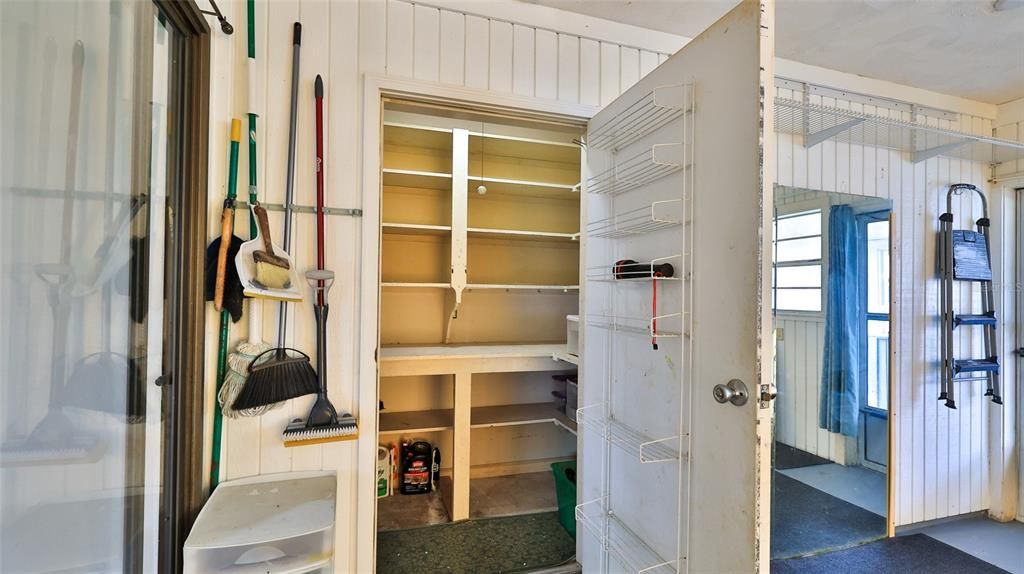 For Sale: $255,000 (2 beds, 2 baths, 1220 Square Feet)