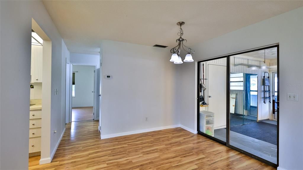 For Sale: $255,000 (2 beds, 2 baths, 1220 Square Feet)