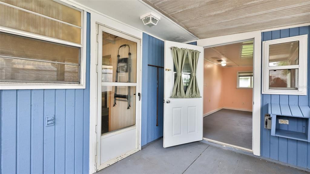 For Sale: $255,000 (2 beds, 2 baths, 1220 Square Feet)