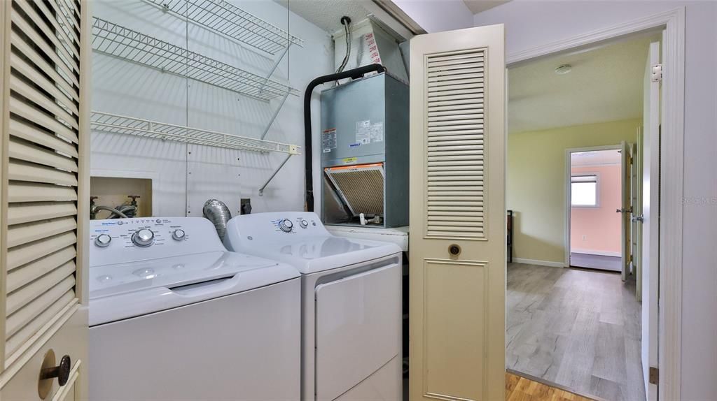 For Sale: $255,000 (2 beds, 2 baths, 1220 Square Feet)