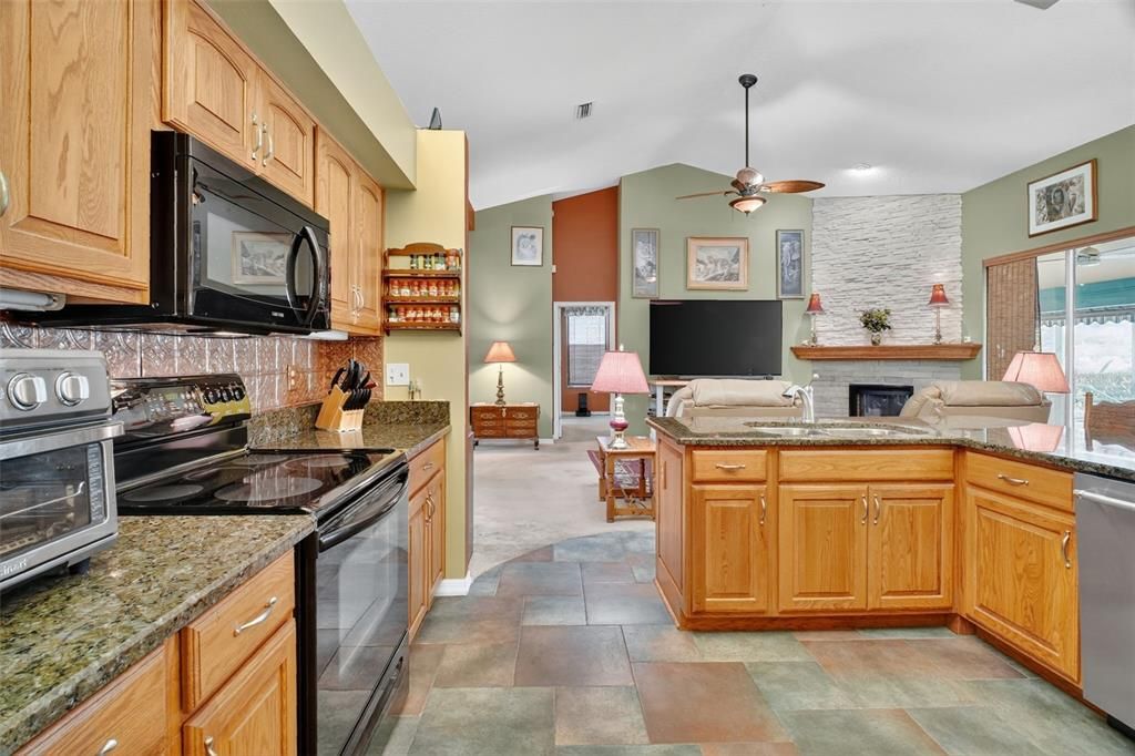 待售: $370,000 (3 贝兹, 3 浴室, 1691 平方英尺)