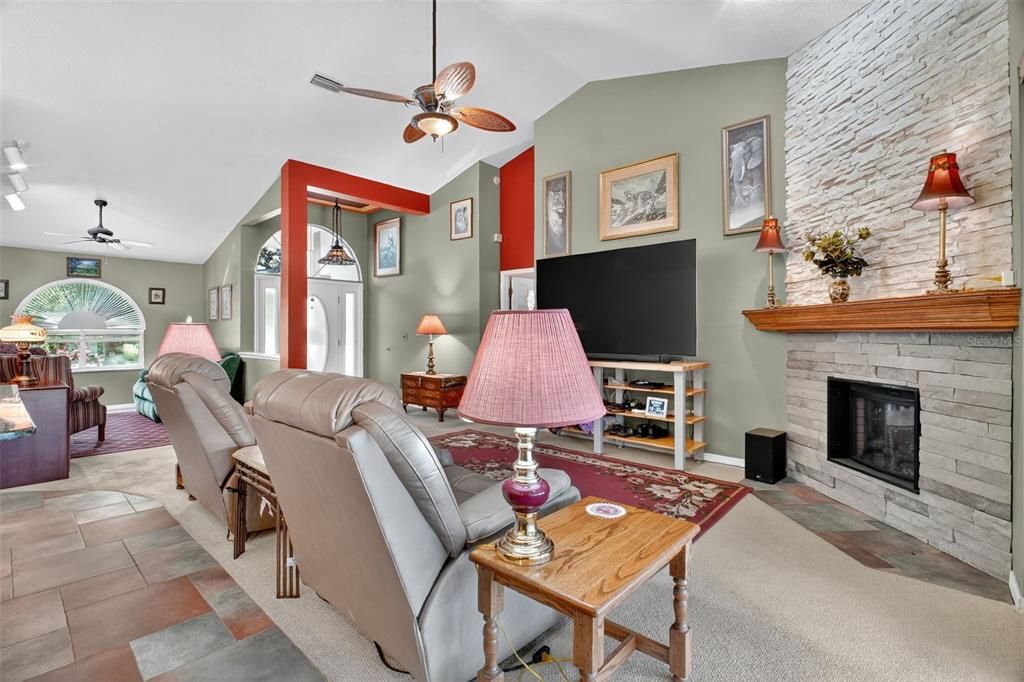 待售: $370,000 (3 贝兹, 3 浴室, 1691 平方英尺)