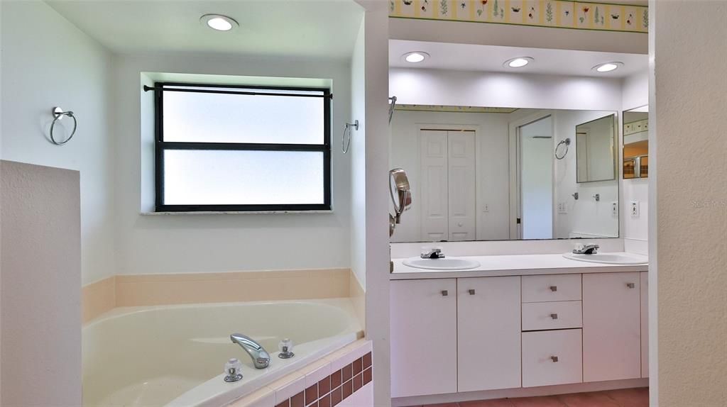 Active With Contract: $399,500 (3 beds, 2 baths, 1937 Square Feet)