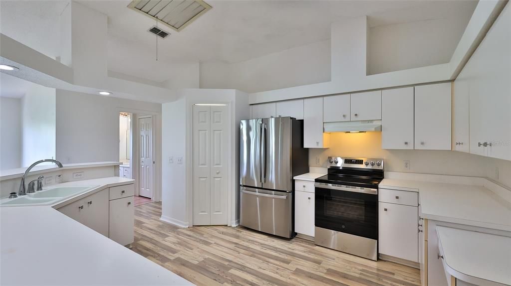 Active With Contract: $399,500 (3 beds, 2 baths, 1937 Square Feet)