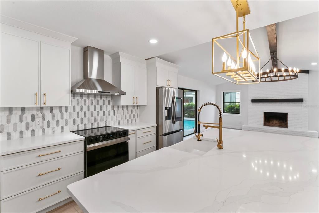 Под контрактом: $610,000 (4 спален, 2 ванн, 2462 Квадратных фут)