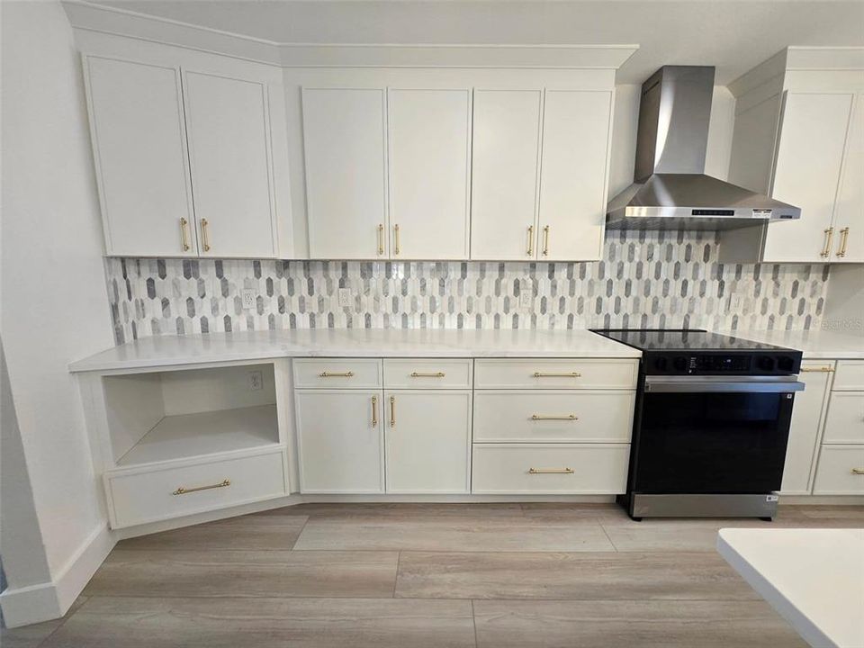 Под контрактом: $610,000 (4 спален, 2 ванн, 2462 Квадратных фут)