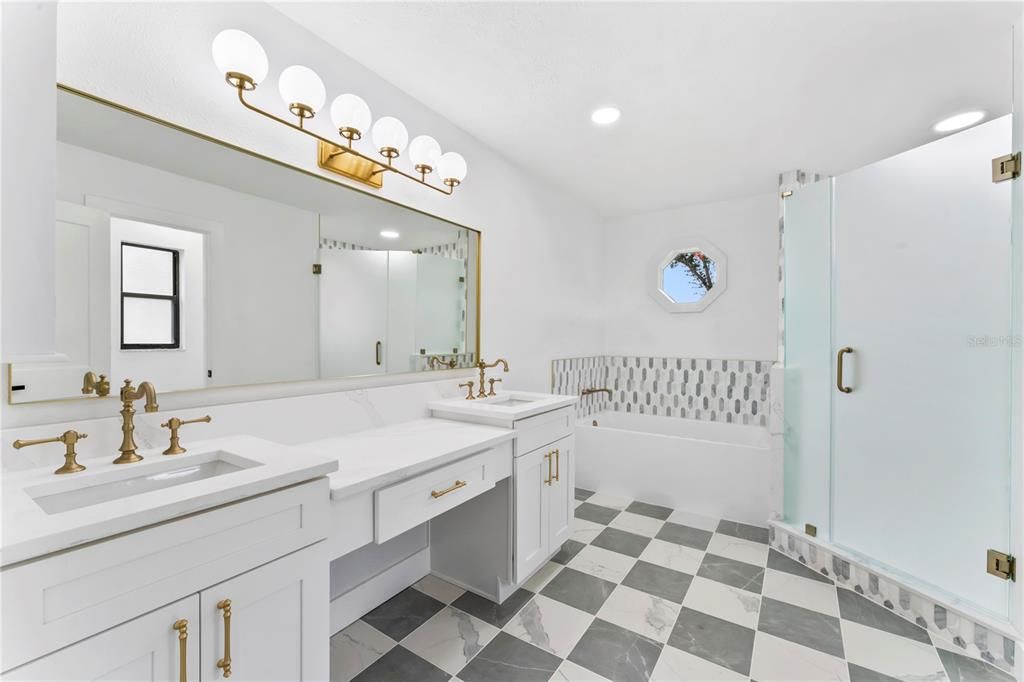 Под контрактом: $610,000 (4 спален, 2 ванн, 2462 Квадратных фут)