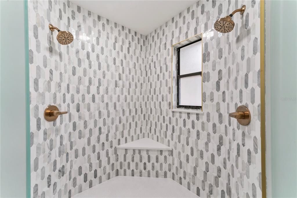 Под контрактом: $610,000 (4 спален, 2 ванн, 2462 Квадратных фут)