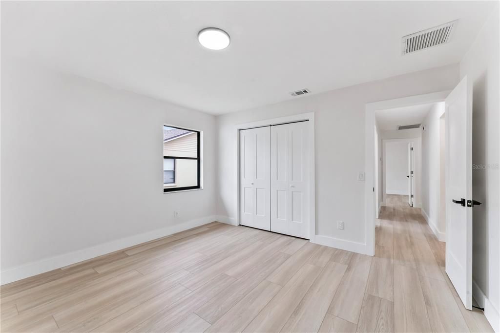 Под контрактом: $610,000 (4 спален, 2 ванн, 2462 Квадратных фут)