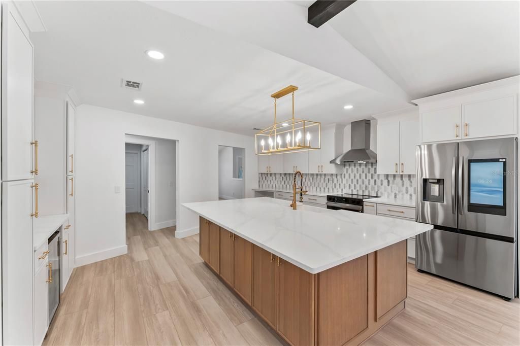 Под контрактом: $610,000 (4 спален, 2 ванн, 2462 Квадратных фут)