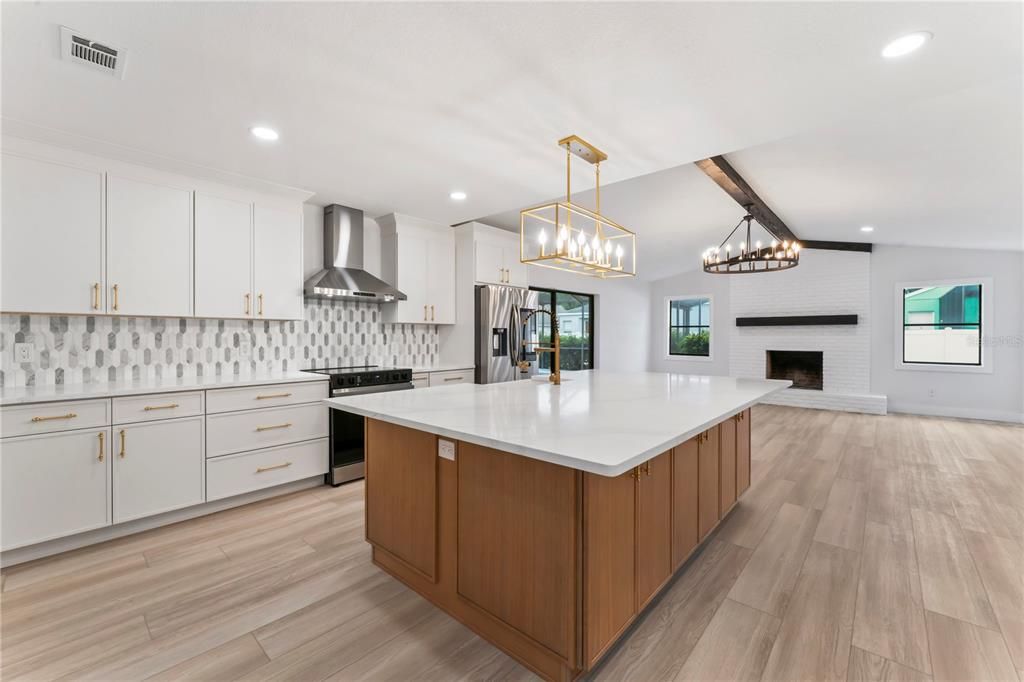 Под контрактом: $610,000 (4 спален, 2 ванн, 2462 Квадратных фут)