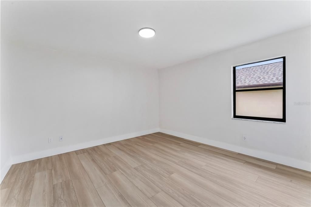 Под контрактом: $610,000 (4 спален, 2 ванн, 2462 Квадратных фут)