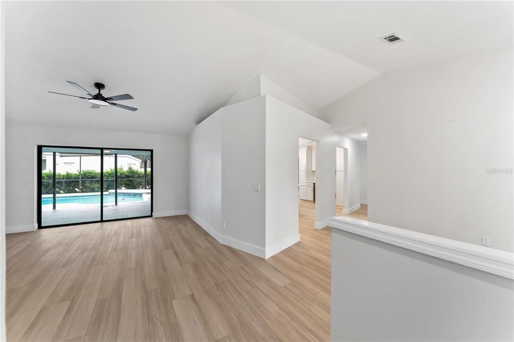 Под контрактом: $610,000 (4 спален, 2 ванн, 2462 Квадратных фут)