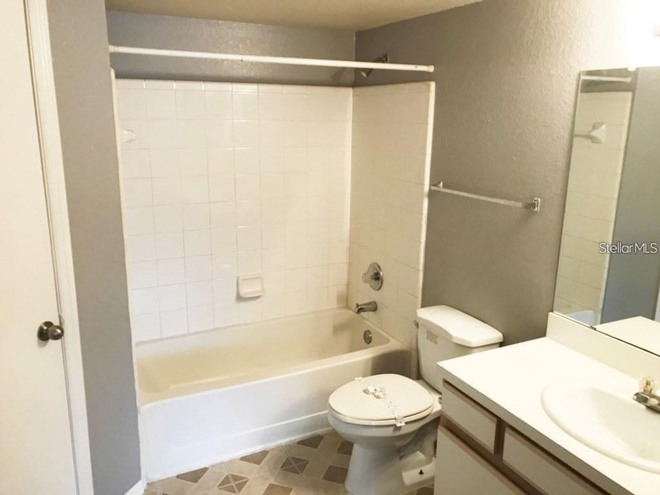 Active With Contract: $1,400 (2 beds, 2 baths, 1026 Square Feet)