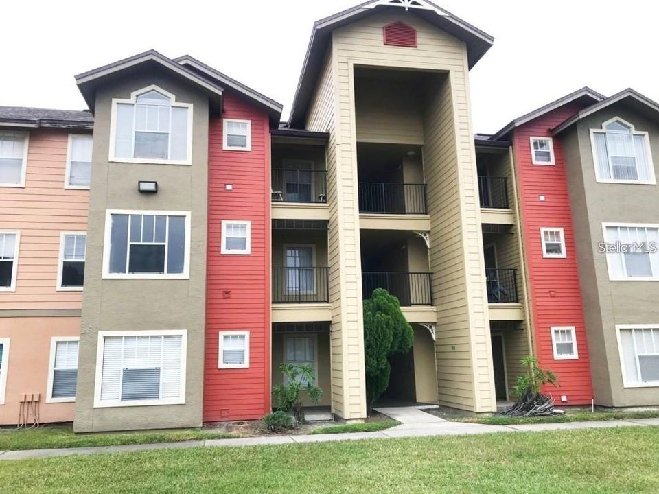 Active With Contract: $1,400 (2 beds, 2 baths, 1026 Square Feet)