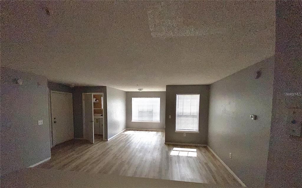 Active With Contract: $1,400 (2 beds, 2 baths, 1026 Square Feet)