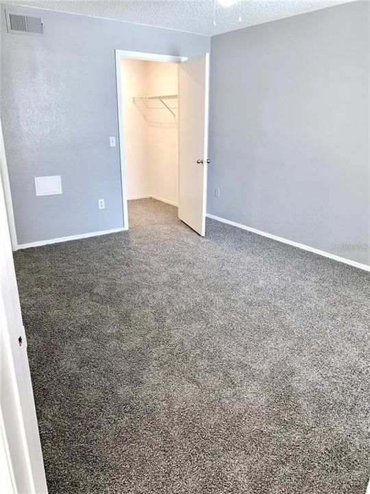 Active With Contract: $1,400 (2 beds, 2 baths, 1026 Square Feet)