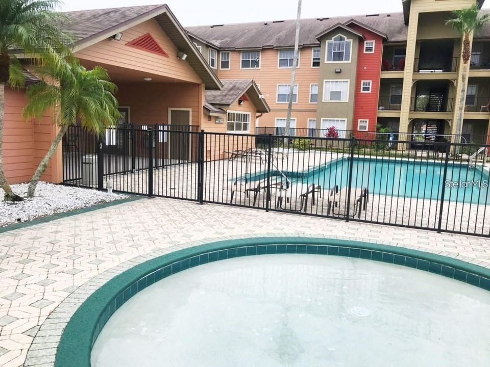 Active With Contract: $1,400 (2 beds, 2 baths, 1026 Square Feet)