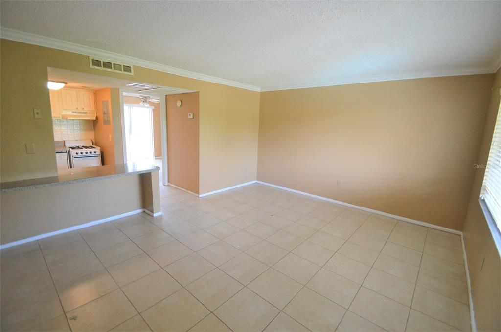 Active With Contract: $1,050 (1 beds, 1 baths, 496 Square Feet)