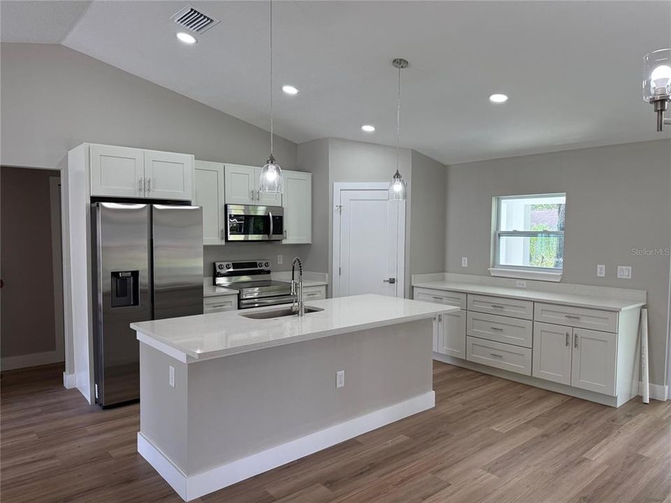 На продажу: $270,000 (3 спален, 2 ванн, 1448 Квадратных фут)