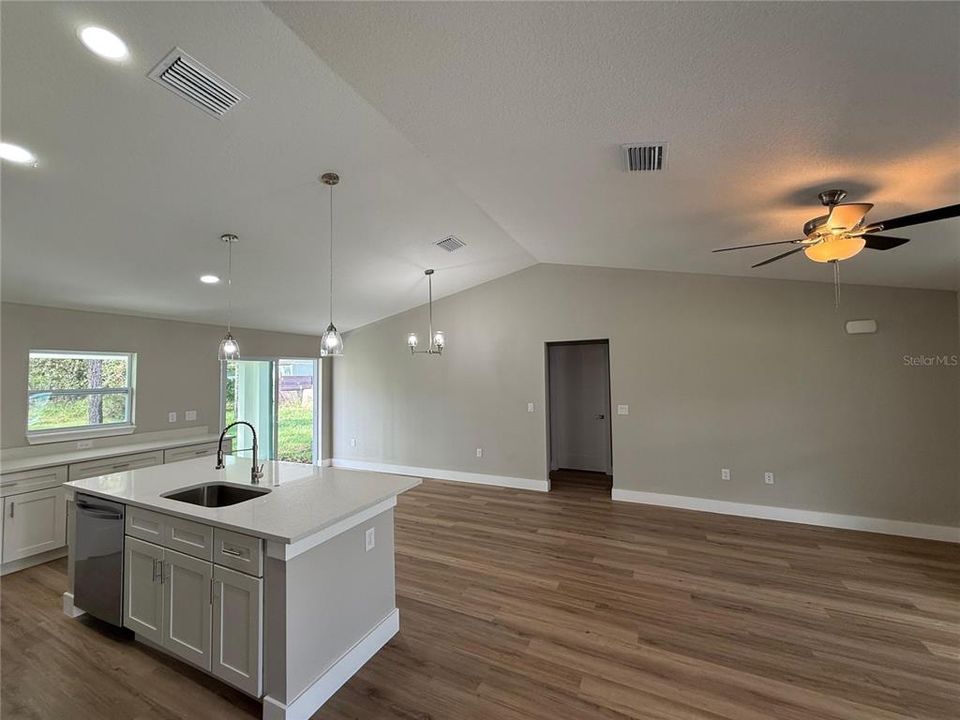 На продажу: $270,000 (3 спален, 2 ванн, 1448 Квадратных фут)