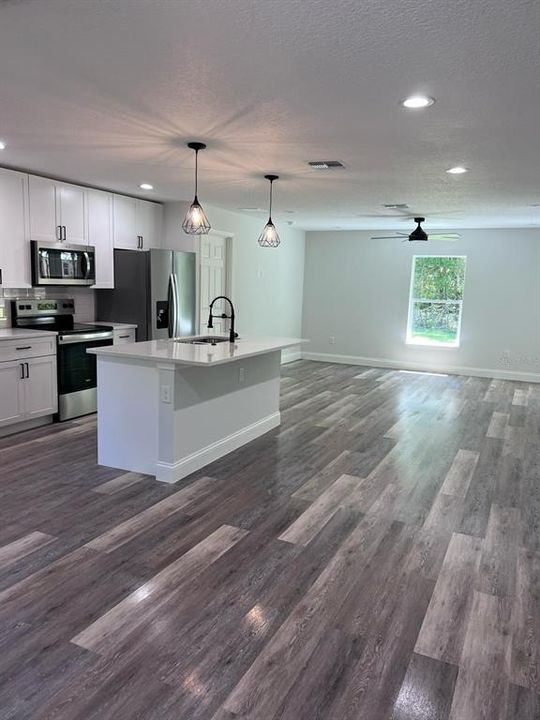 For Rent: $1,800 (3 beds, 2 baths, 1411 Square Feet)