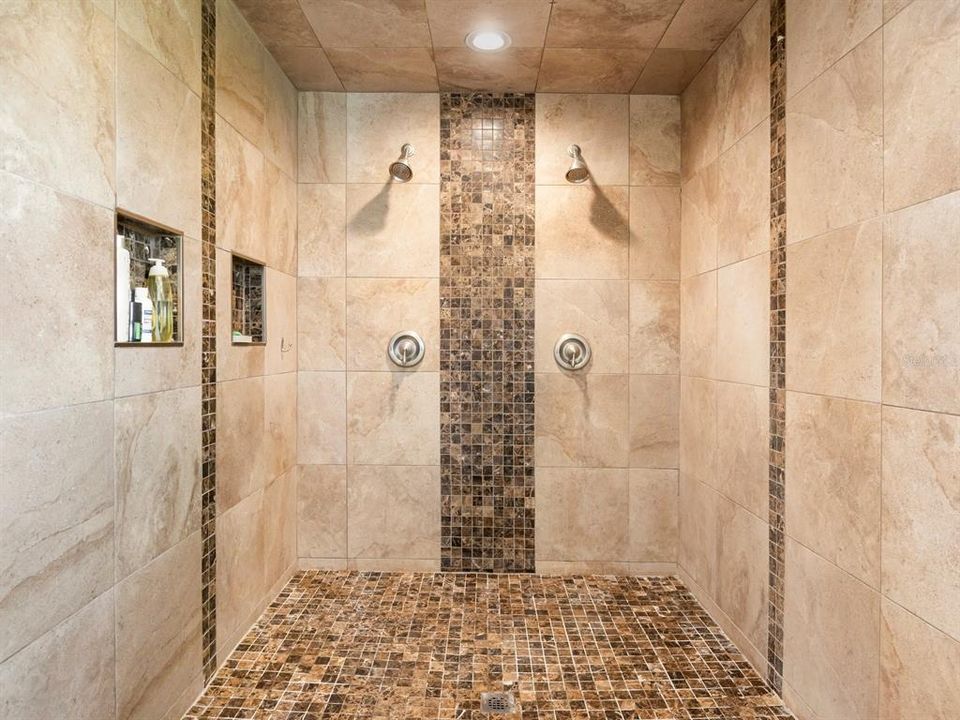 For Sale: $475,000 (3 beds, 2 baths, 1830 Square Feet)