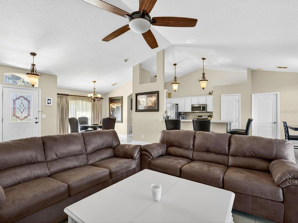 For Sale: $475,000 (3 beds, 2 baths, 1830 Square Feet)