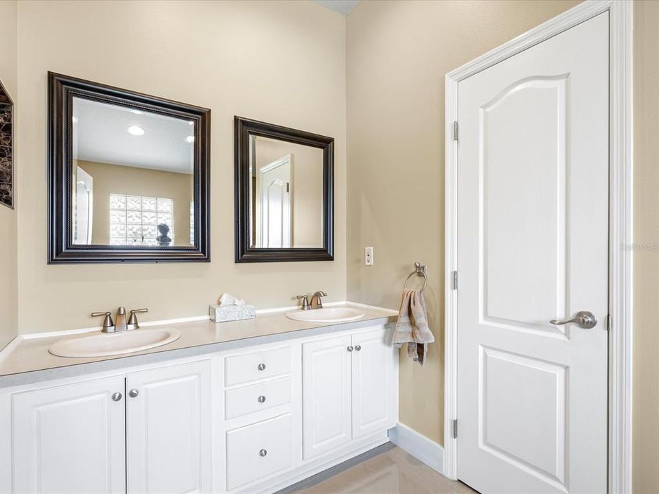 For Sale: $475,000 (3 beds, 2 baths, 1830 Square Feet)