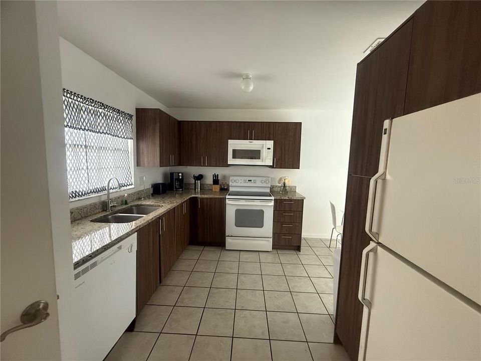 For Rent: $2,300 (3 beds, 2 baths, 1377 Square Feet)