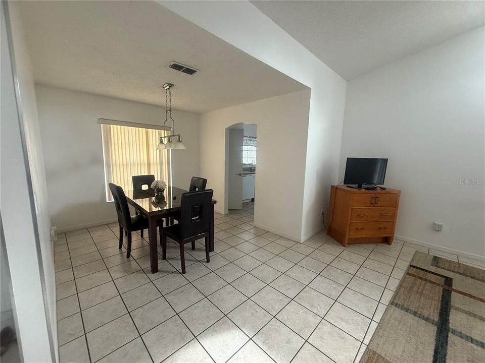 For Rent: $2,300 (3 beds, 2 baths, 1377 Square Feet)