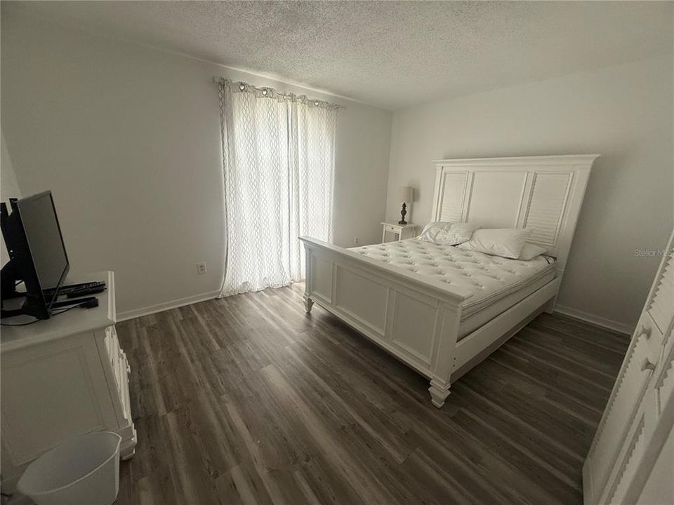 For Rent: $2,300 (3 beds, 2 baths, 1377 Square Feet)