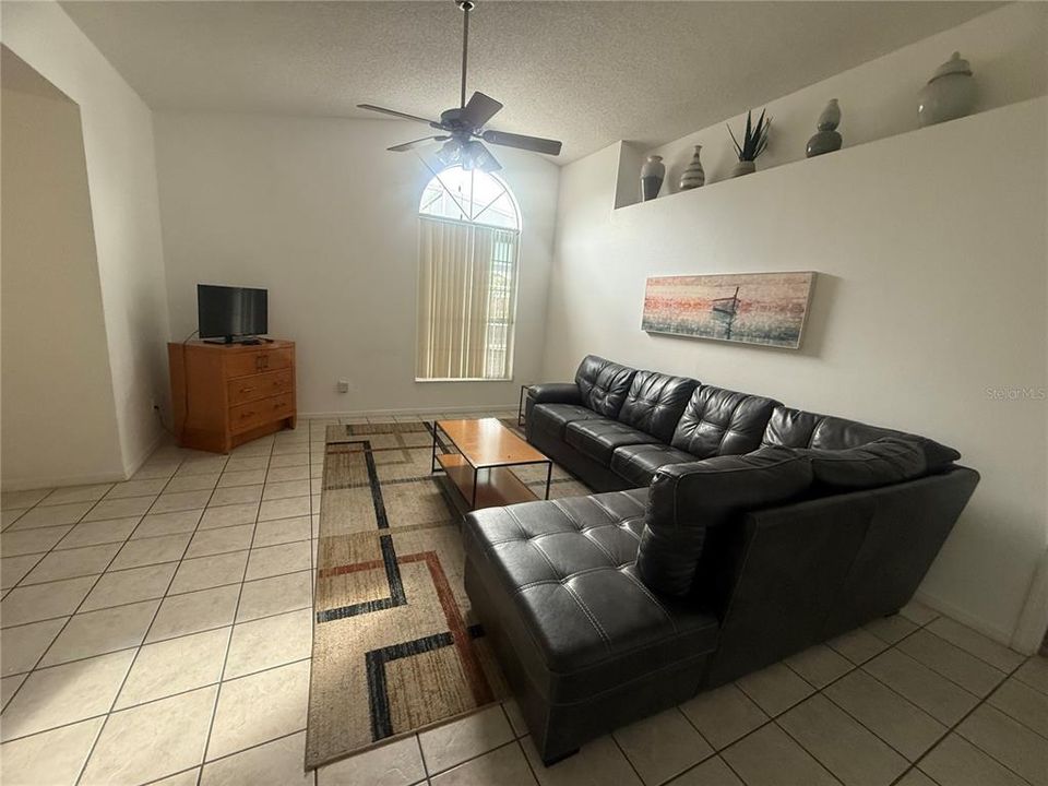 For Rent: $2,300 (3 beds, 2 baths, 1377 Square Feet)