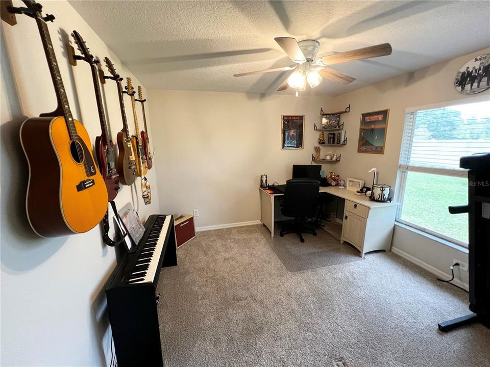 Active With Contract: $574,900 (4 beds, 2 baths, 2147 Square Feet)