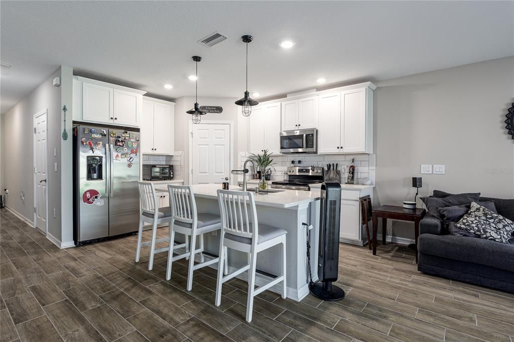 En Venta: $315,900 (3 camas, 2 baños, 1575 Pies cuadrados)